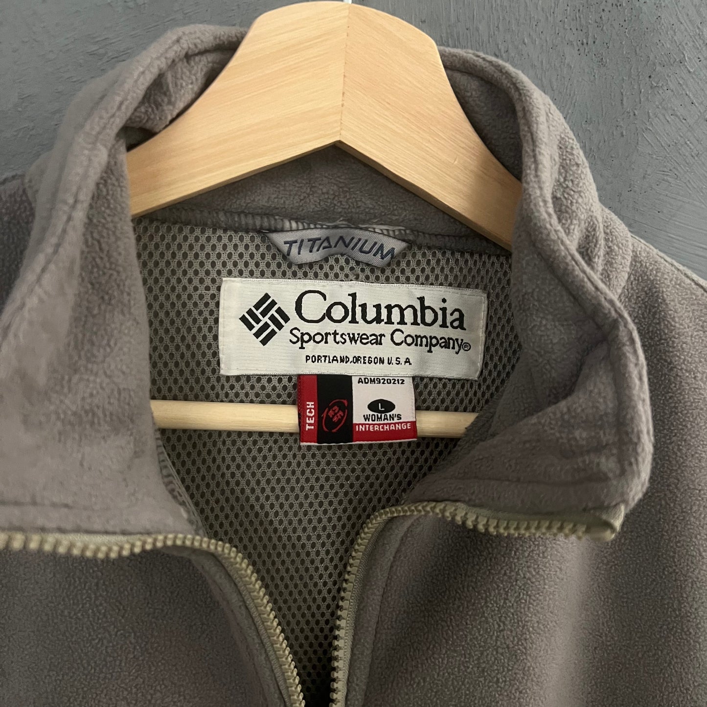 Columbia Titanium Zip-up FLeece (L)