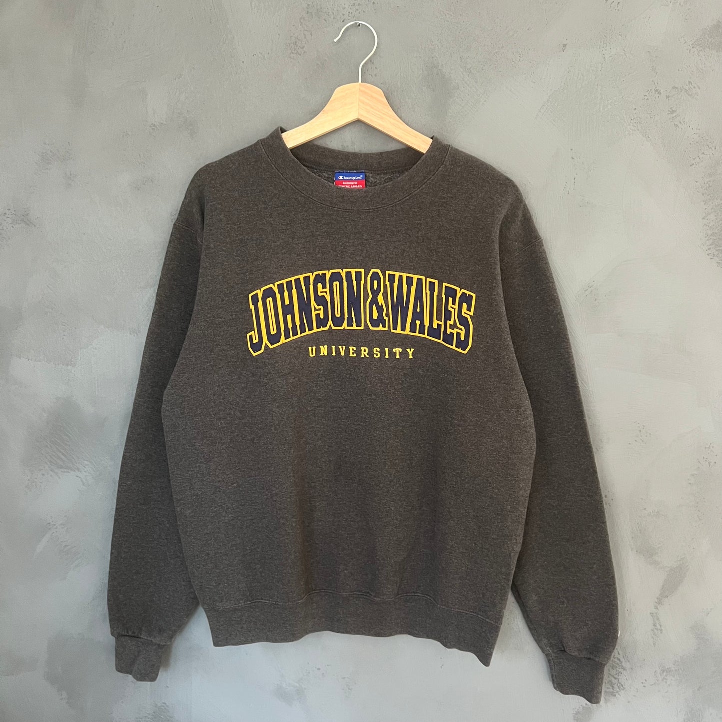 Champion Johnson & Wales University Sweatshirt (M)