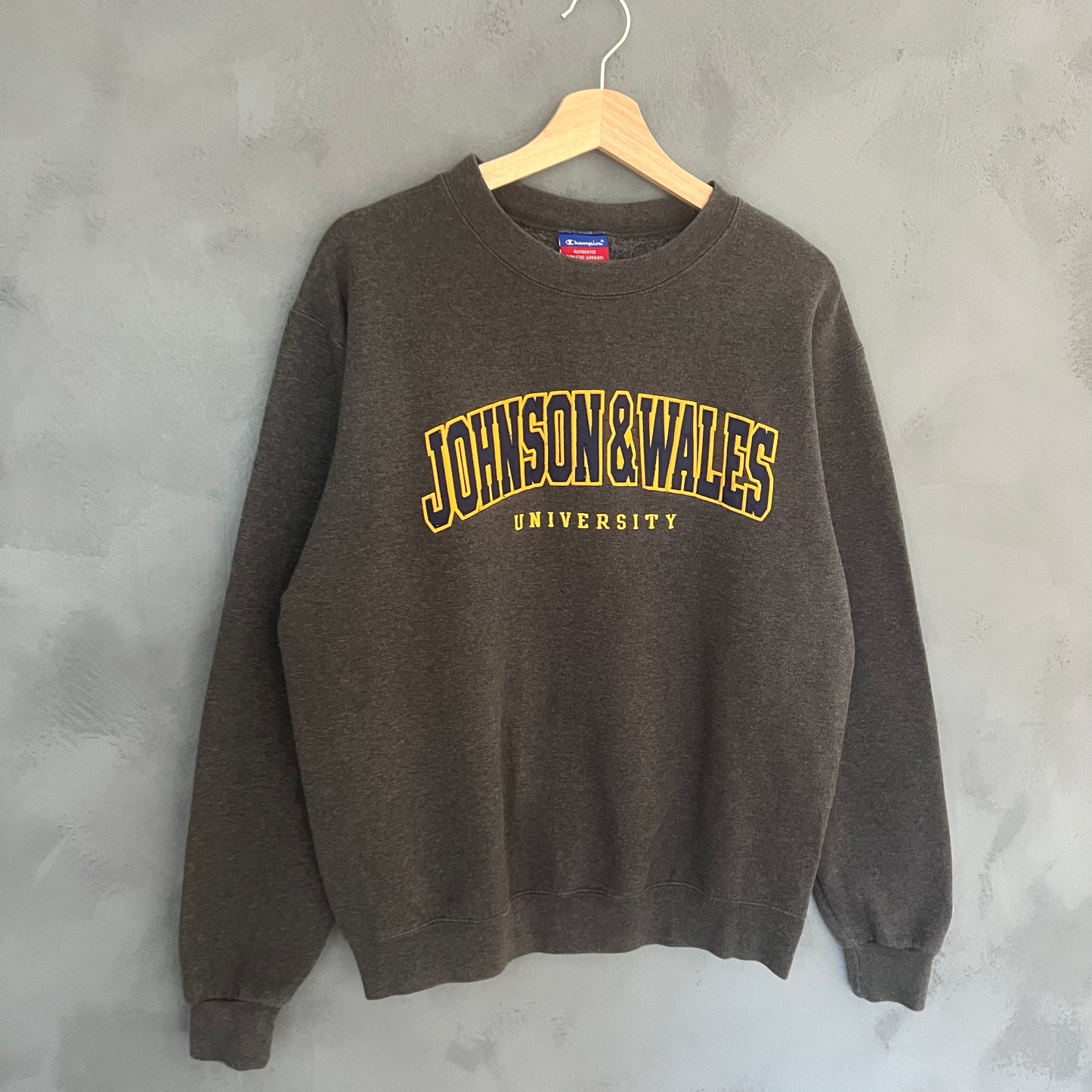 Champion Johnson & Wales University Sweatshirt (M)