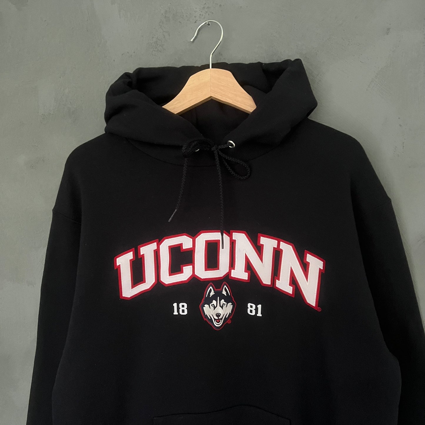 Champion UCONN Hoodie (M)