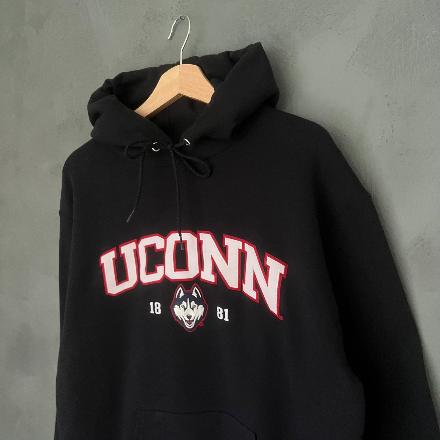 Champion UCONN Hoodie (M)