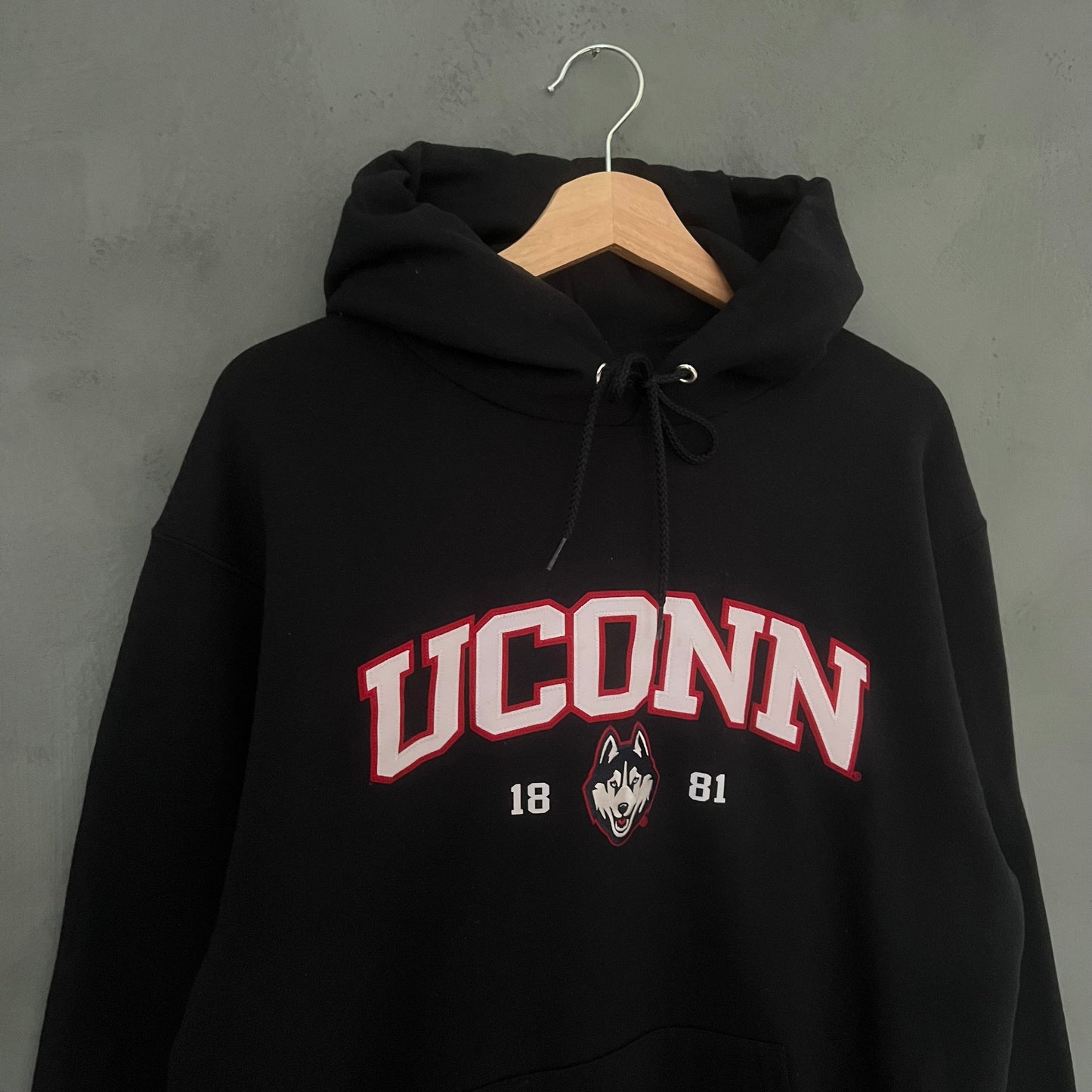 Champion UCONN Hoodie (M)